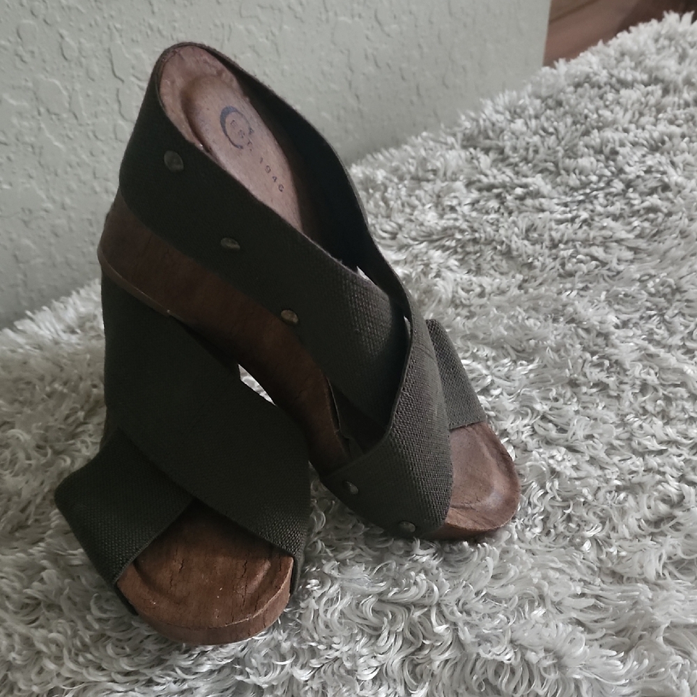 Women's Olive Wedge Sandals